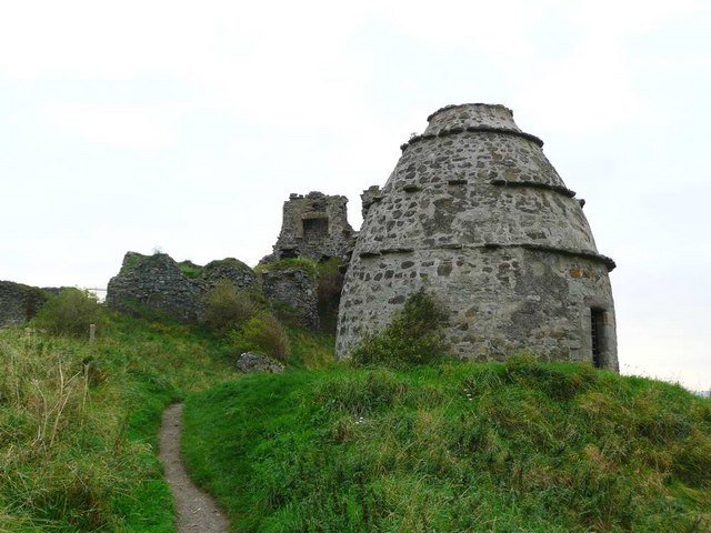 Dunure Doocot. Doo is the Scots for pidgeon. Calman is the Gaelic for pidgeon.